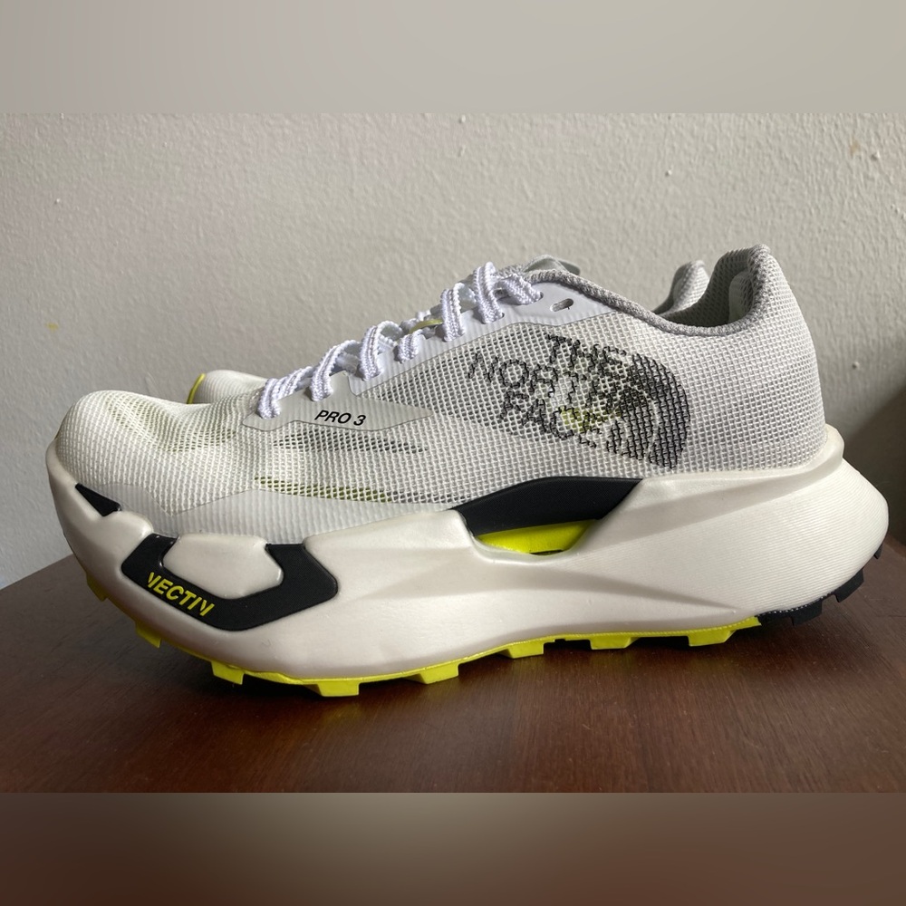The North Face Summit VECTIV Pro 3 Women’s Running Shoes (size 7)